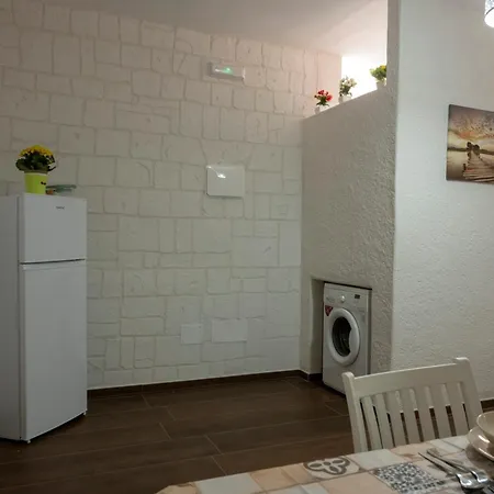 Delia Apartment
