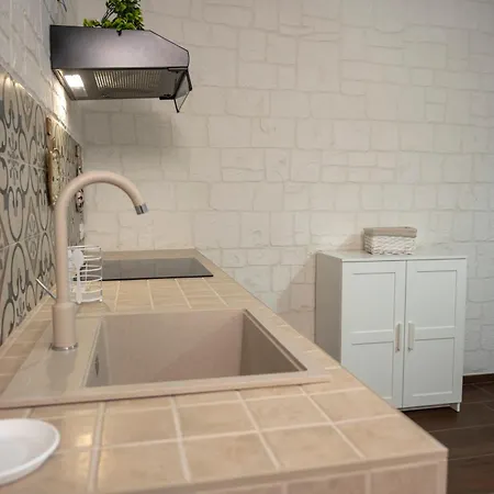 Delia Apartment *